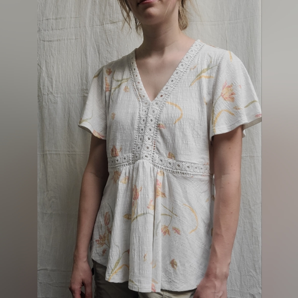 Crochet Lace Detail Peplum Floral Short Sleeve Shirt